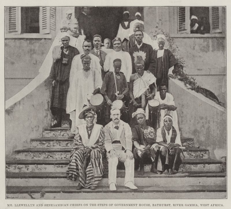 السيد Llewellyn and Senegambian Chiefs on the Steps of Government House، Bathurst، River Gambia، West Africa بواسطة مصور انجليزى