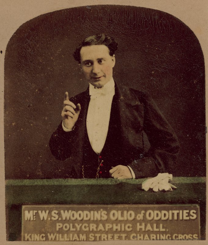 السيد WS Woodins Olio من الشذوذ بواسطة مصور انجليزى