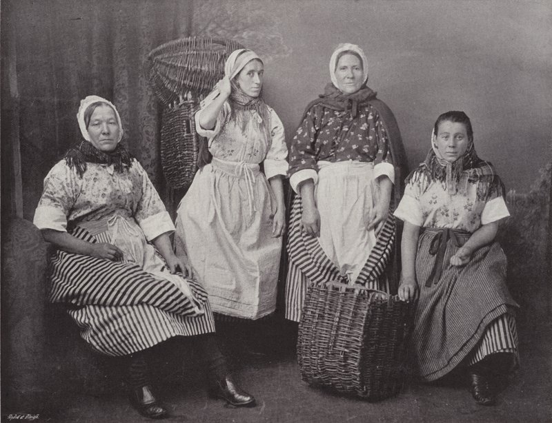 Newhaven Fishwives بواسطة مصور انجليزى