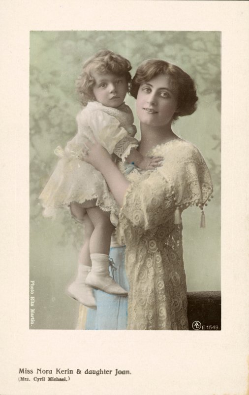 Nora Kerin, English stage actress and her daughter, Joan (coloured photo) بواسطة مصور انجليزى