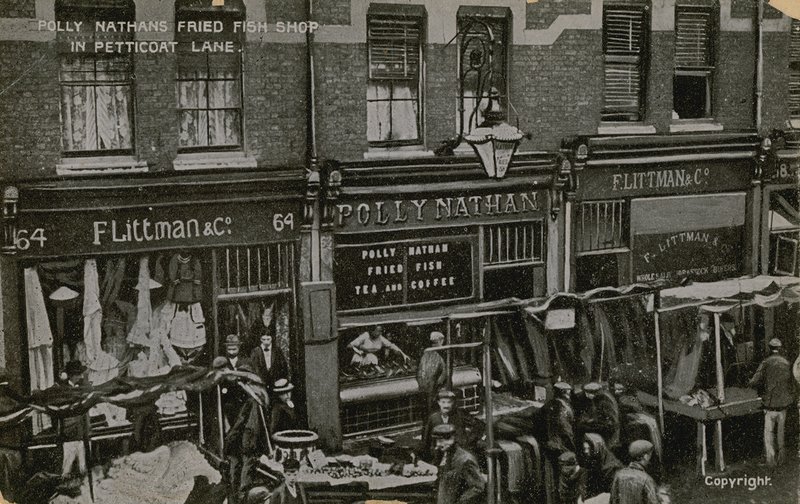 Polly Nathans Fried Fish Shop ، Petticoat Lane ، London بواسطة مصور انجليزى