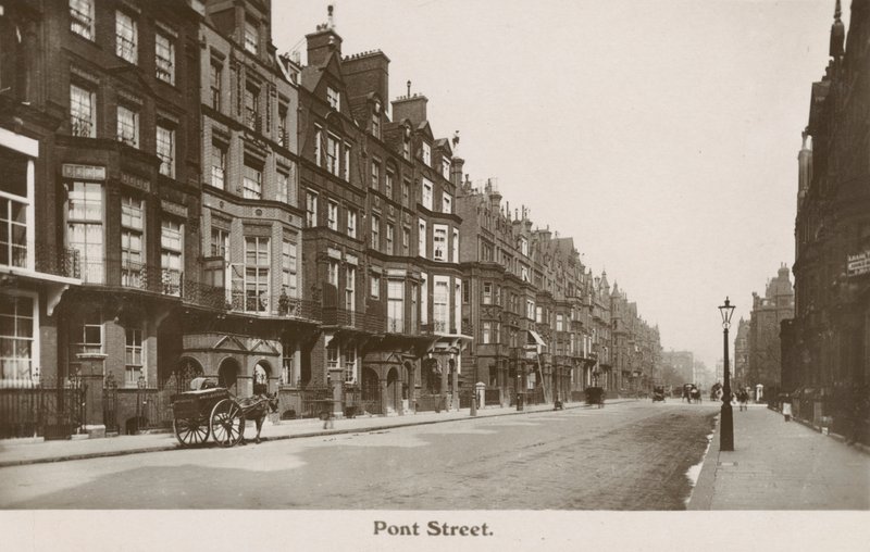 Pont Street, London (b/w photo) بواسطة مصور انجليزى