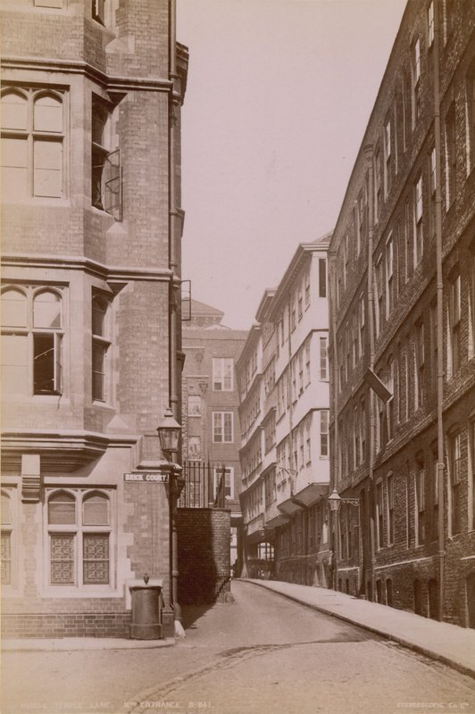 بطاقة بريدية بها مدخل شمالي إلى Middle Temple Lane بواسطة مصور انجليزى