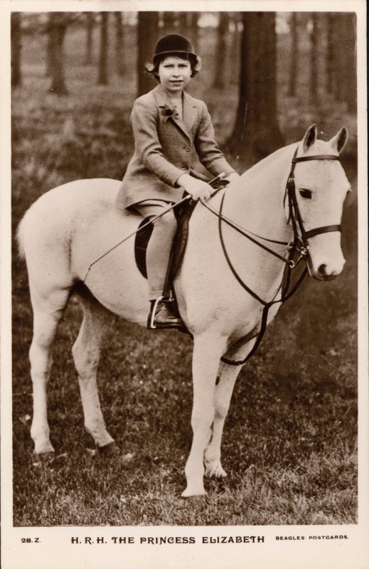 Princess Elizabeth (later Queen Elizabeth II) riding a white pony (b/w photo) بواسطة مصور انجليزى