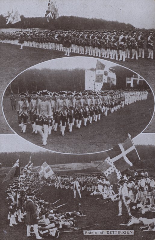 إعادة تمثيل معركة Dettingen التي دارت رحاها في بافاريا عام 1743 أثناء حرب الخلافة النمساوية (b / w photo) بواسطة مصور انجليزى