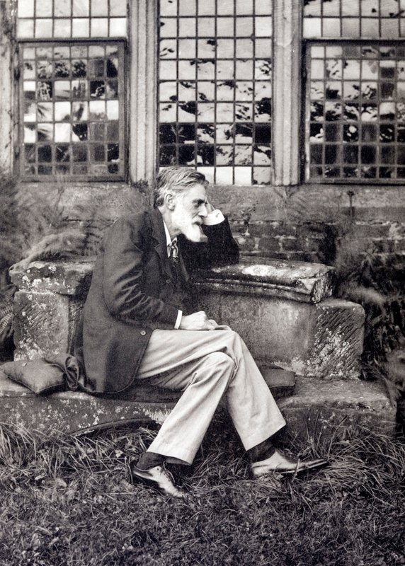 Robert Bridges, English poet (b/w photo) بواسطة مصور انجليزى