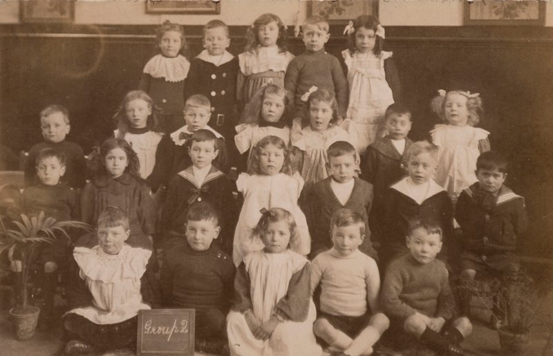 School children, Norfolk, early 20th century (b/w photo) بواسطة مصور انجليزى