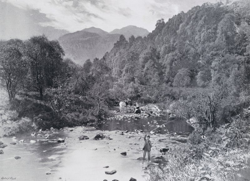 اسكتلندا: في Trossachs Glen (صورة b / w) بواسطة مصور انجليزى