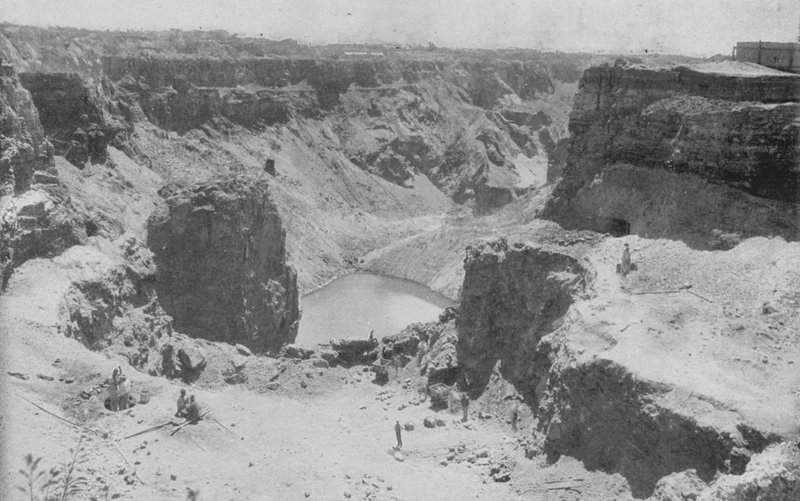 South Africa: Open Workings, Kimberley (b/w photo) بواسطة مصور انجليزى