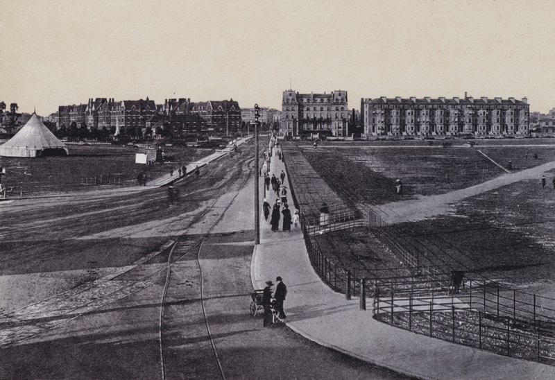 Southsea Commun (b/w photo) بواسطة مصور انجليزى