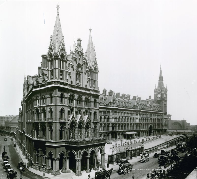 محطة قطار سانت بانكراس ؛ صورة من أبريل 1899 بواسطة مصور انجليزى