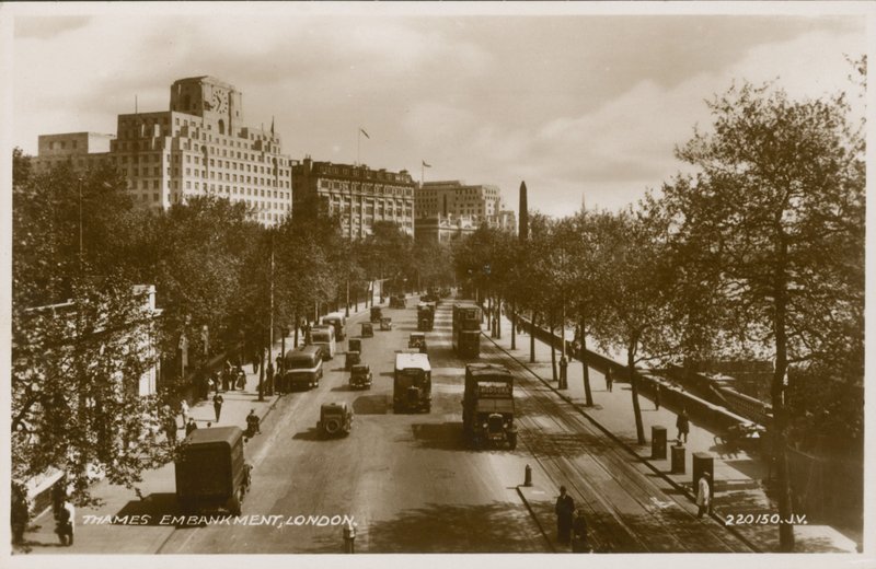 Thames Embankment ، لندن بواسطة مصور انجليزى