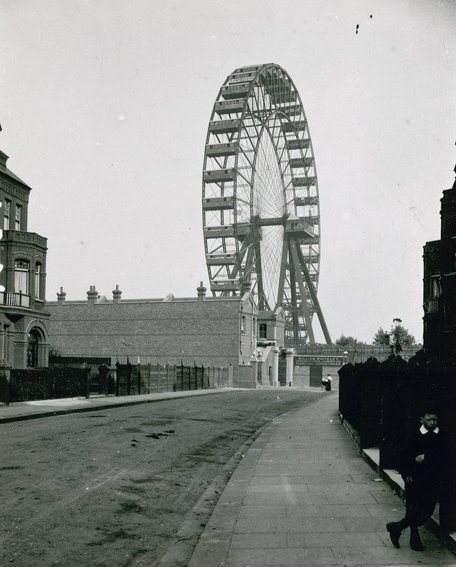 The Great Wheel ، إيرلز كورت ؛ لندن بواسطة مصور انجليزى