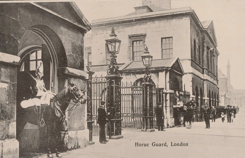 The Horse Guards ، لندن بواسطة مصور انجليزى
