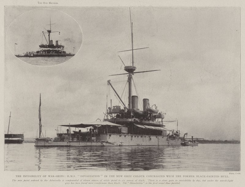 يتعارض عدم رؤية السفن الحربية ، ودمار HMS باللون الرمادي الجديد مع الهيكل الأسود المطلي السابق بواسطة مصور انجليزى