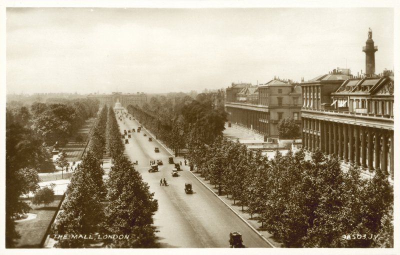المول ، لندن (b / w photo) بواسطة مصور انجليزى