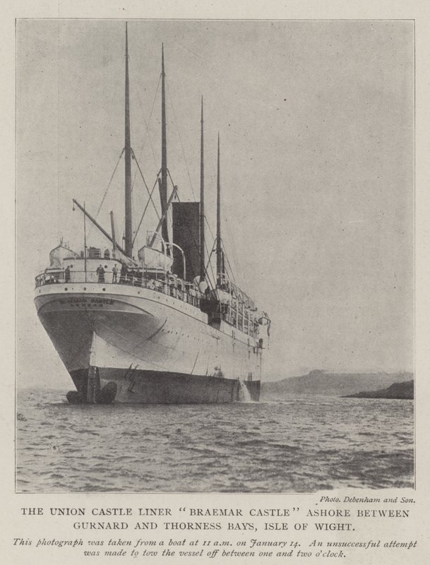 The Castle Castle Liner Braemar Castle Ashore بين Gurnard و Thorness Bays ، Isle of Wight بواسطة مصور انجليزى