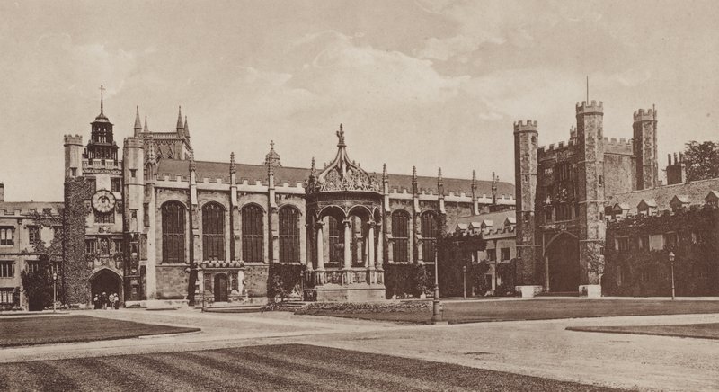 Trinity College, Great Court, Cambridge (b/w photo) بواسطة مصور انجليزى