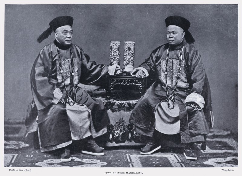 Two Chinese Mandarins (b/w photo) بواسطة مصور انجليزى