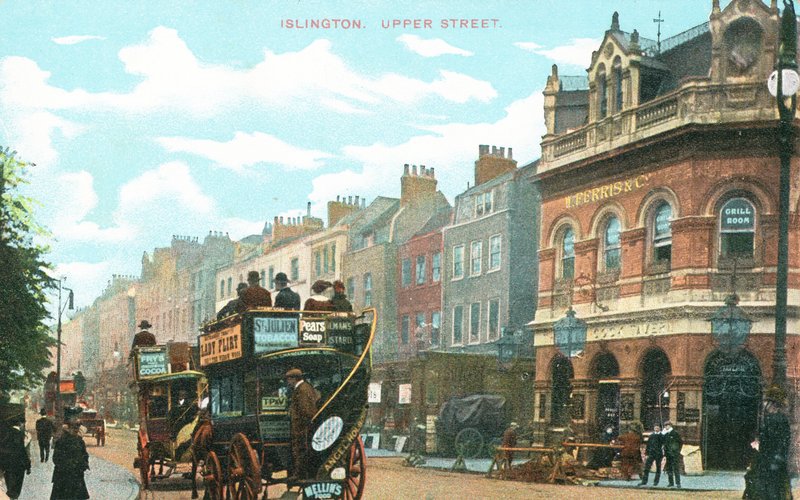 الشارع العلوي في Islington (صورة ملونة) بواسطة مصور انجليزى
