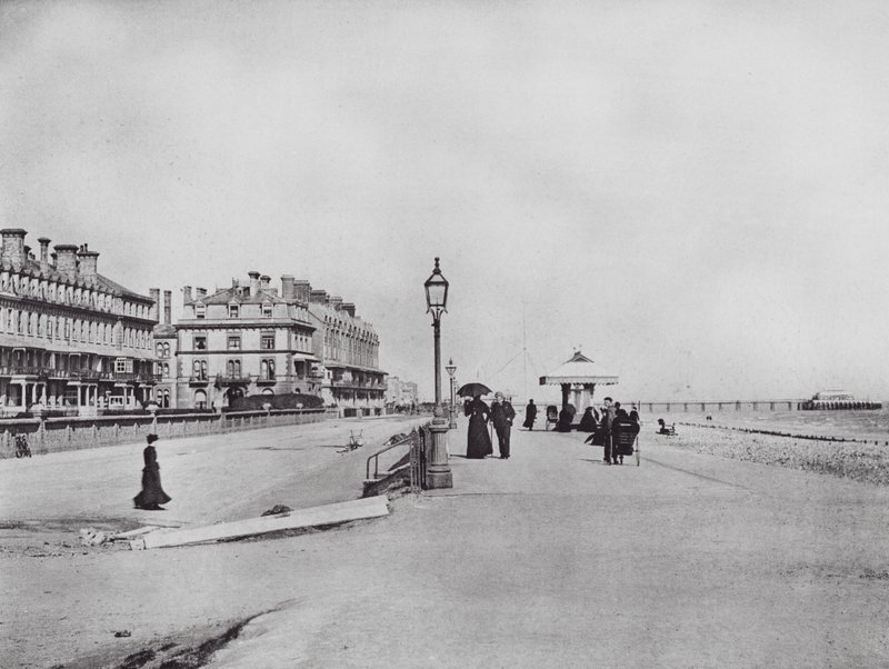 ورذينج: Heene Terrace (b / w photo) بواسطة مصور انجليزى