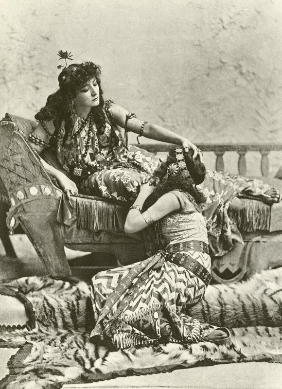 برنهاردت مثل كليوباترا (الحفر) بواسطة مدرسة اللغة الإنجليزية