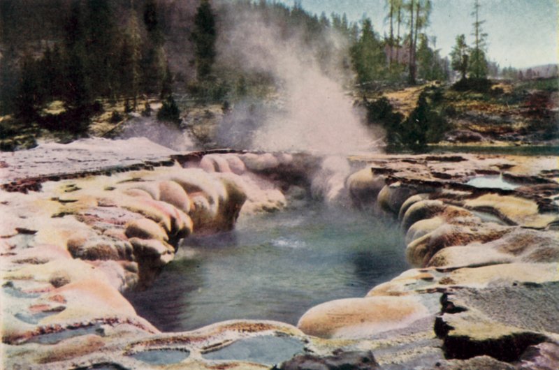 Oblong Geyser, Yellowstone Park (colour litho) بواسطة مدرسة اللغة الإنجليزية