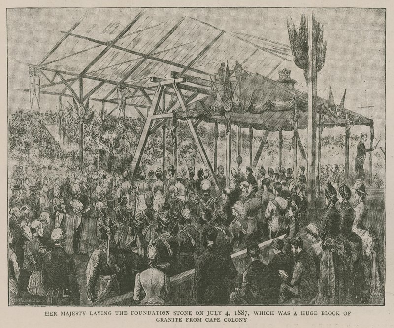 المعهد الإمبراطوري: صاحبة الجلالة تضع حجر الأساس في 4 يوليو 1887 ، والذي كان كتلة ضخمة من الجرانيت من كيب كولوني بواسطة مدرسة اللغة الإنجليزية