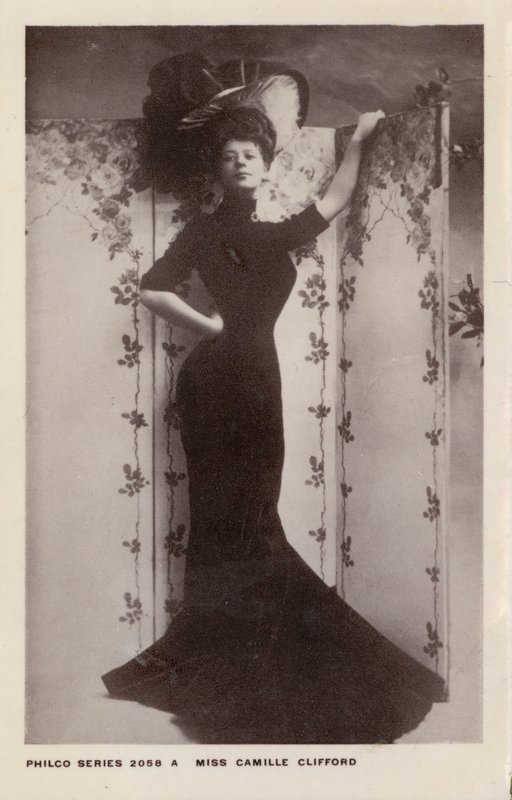 Camille Clifford, Belgian-born stage actress (b/w photo) بواسطة المصور الأوروبي