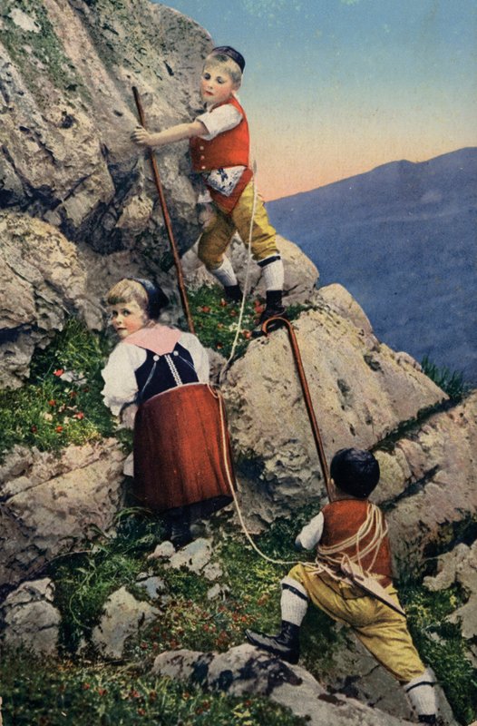 Children climbing in the Alps (photo) بواسطة المصور الأوروبي