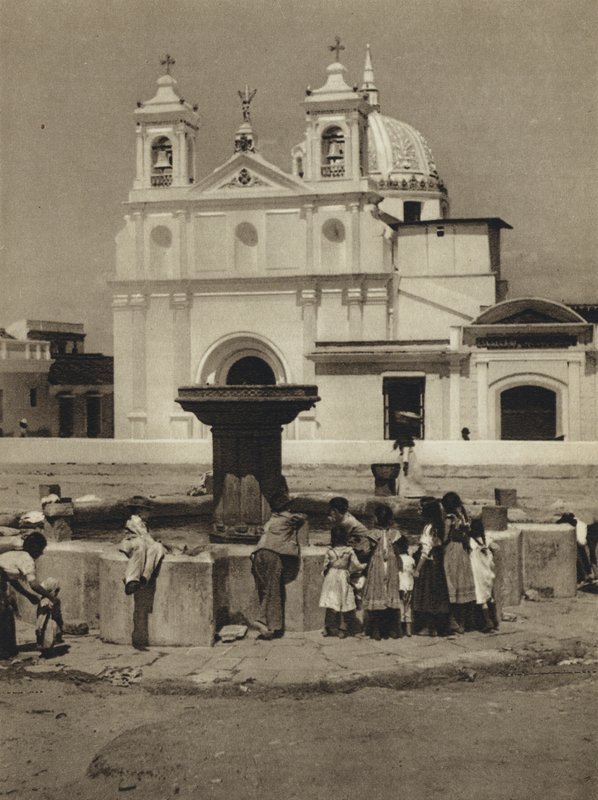 Guatemala, Belen Church (b/w photo) بواسطة المصور الأوروبي