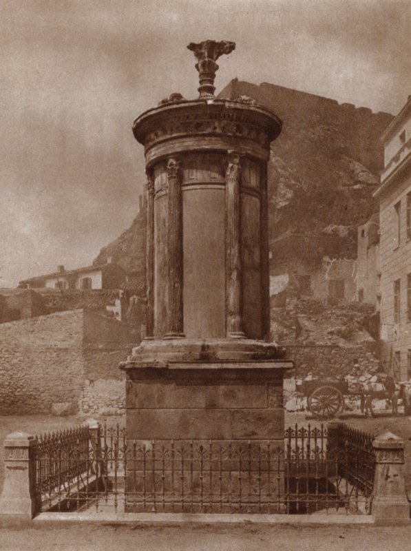 Monument to Dionysus, god of wine, erected in Athens in 335-34 BC by Lysicrates to celebrate his teams victory in the theatrical contests (b/w photo) بواسطة المصور الأوروبي