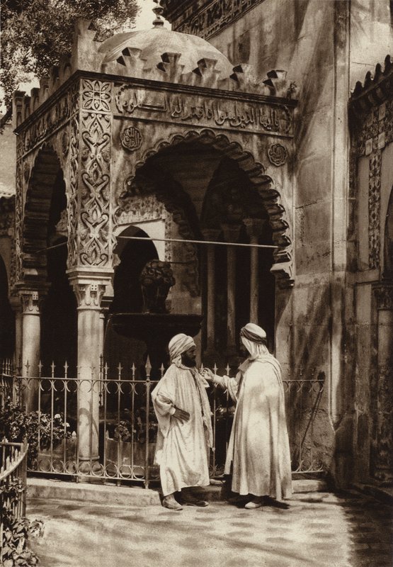 Oran, Mosque fountain (b/w photo) بواسطة المصور الأوروبي