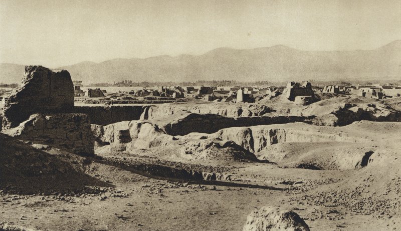 Persia, Ruins of Rei (b/w photo) بواسطة المصور الأوروبي