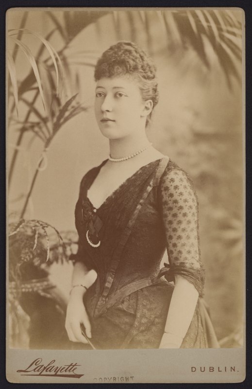 Portrait, Princess Louise Victoria, Princess Royal, eldest daughter of King Edward VII, married to 6th Earl of Fife (b/w photo) بواسطة المصور الأوروبي