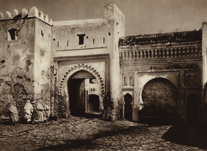Tetuan, Old city gate (b/w photo) بواسطة المصور الأوروبي