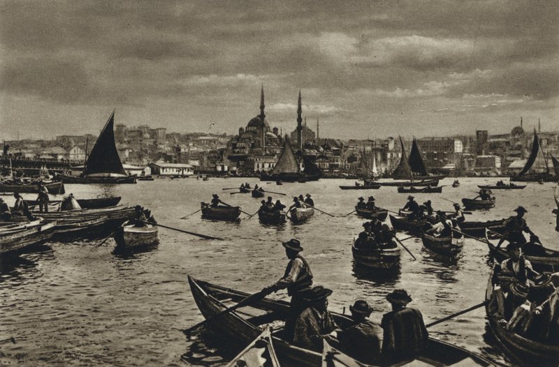Turkey, Constantinople, On the Golden Horn (b/w photo) بواسطة المصور الأوروبي