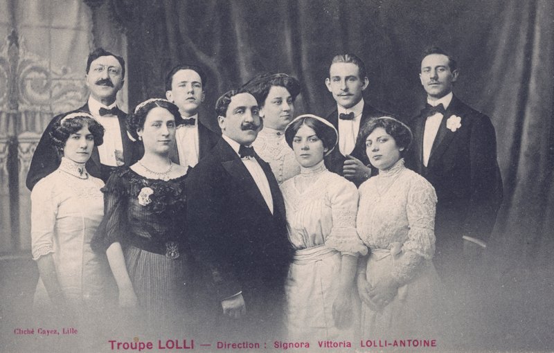 Vittoria Lolli-Antoine and the Troupe Lolli (b/w photo) بواسطة المصور الأوروبي