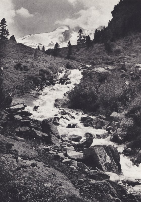 جبال الألب الشرقية: سلسلة جبال الرايشن من الطرف العلوي لسلسلة Wildgerlos Tal (صورة b / w) بواسطة فرانسيس سيدني سميث