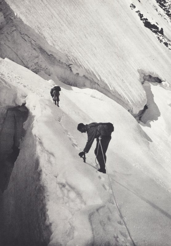 بينين ألبس: أسفل Col de Tournanche (صورة بالأبيض والأسود) بواسطة فرانسيس سيدني سميث