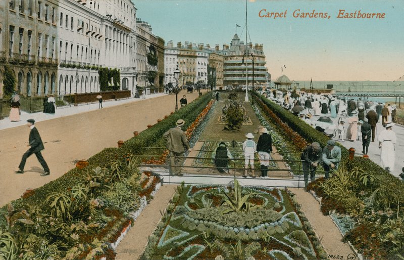 حدائق السجاد ، إيستبورن ، إنجلترا. أُرسلت البطاقة البريدية عام 1913. بواسطة مصور فرنسي