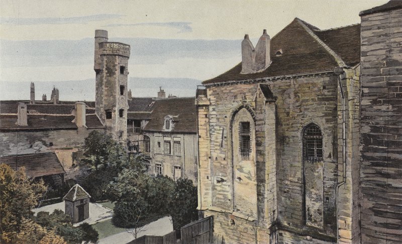 Chalon-sur-Saone أو Tour de l&39;Eveche أو du Doyenne بواسطة مصور فرنسي