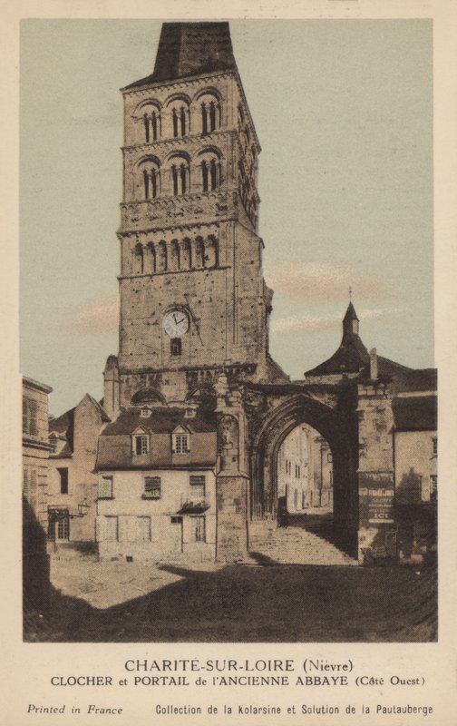 Charite Sur Loire وبرج الجرس وبوابة الدير القديم بواسطة مصور فرنسي