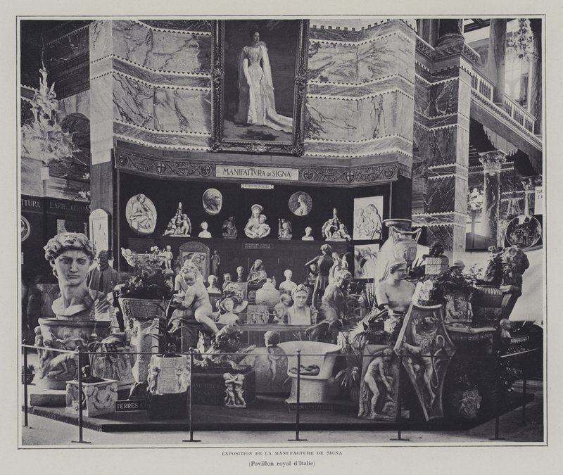 معرض للبضائع من مصنع Signa ، فلورنسا ، في الجناح الإيطالي في Exposition Universelle 1900 ، باريس (b / w photo) بواسطة مصور فرنسي