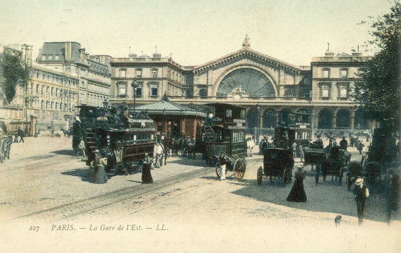 Gare de Paris-Est ، باريس (صورة ملونة) بواسطة مصور فرنسي