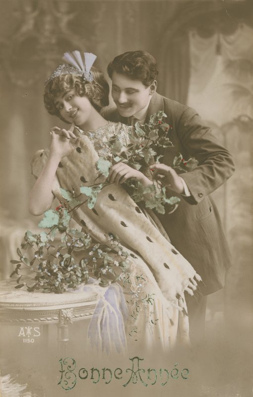 سنة جديدة سعيدة بطاقات المعايدة مع زوجين رومانسية عقد الهدال ، 1913 (صورة ملونة باليد) بواسطة مصور فرنسي