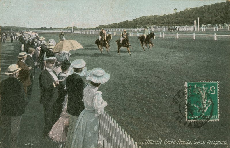 سباق الخيل في دوفيل. أُرسلت البطاقة البريدية عام 1913. بواسطة مصور فرنسي