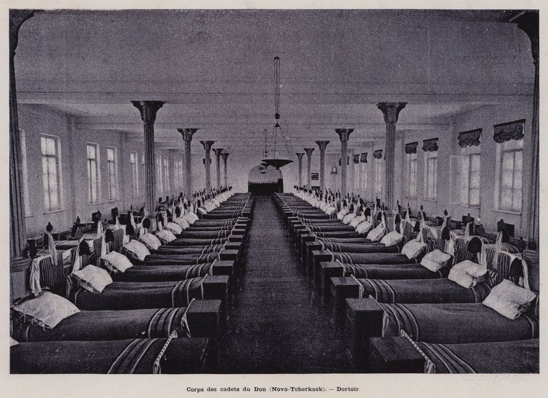 الجيش الروسي: Don Cadet Corps ، Novo-Tcherkask ، Dormitory (b / w photo) بواسطة مصور فرنسي