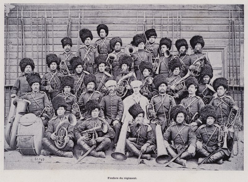 L’Armee Russe: Fanfare du riment (b / w photo) بواسطة مصور فرنسي