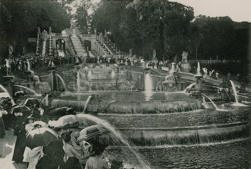 La Cascade le Jour des Grandes Eaux، Waterfall، a Day of Water-Works (photogravure) بواسطة مصور فرنسي